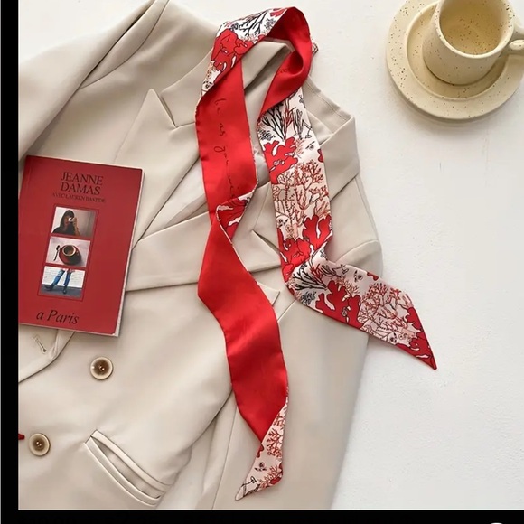 Elegant Silk Scarf Set in Red and Gold - Picture 8 of 8